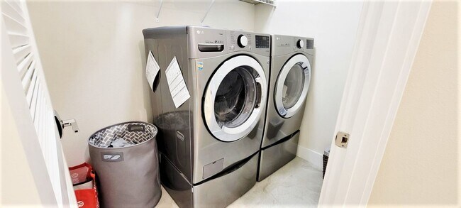 Foto del edificio - Spacious 4/2.5 Home