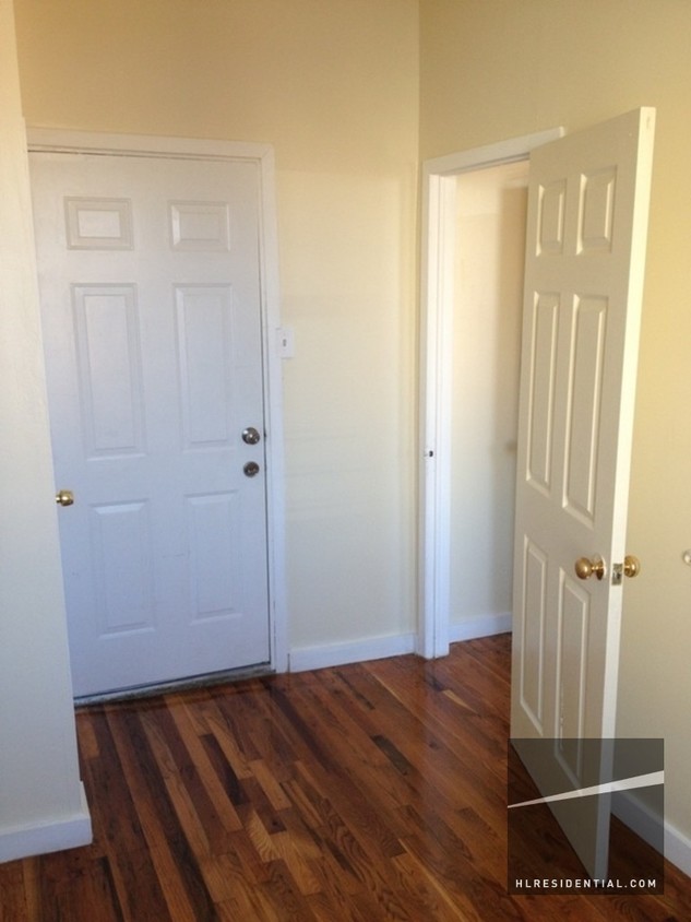 Foto principal - 163 Tompkins Ave