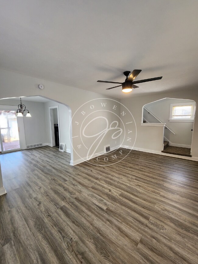 Foto del edificio - 2 bedroom with bonus partially finished basement in West Toledo