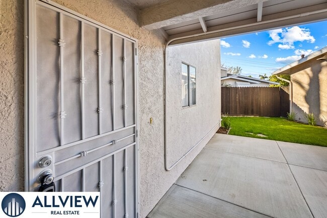 Foto del edificio - Gorgeous, updated 3 bed, 2 bath home in the heart of Costa Mesa!