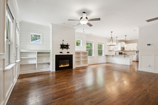 Foto del edificio - Gorgeous 4 Bedroom Home in the Heart Of Durham!