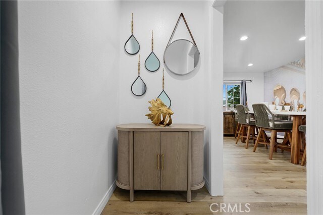 Foto del edificio - 329 E Lanzit Ave