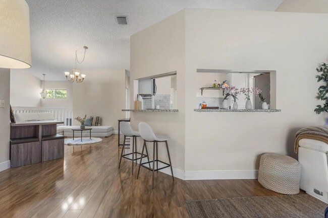 Building Photo - 12 Via de Casas Sur