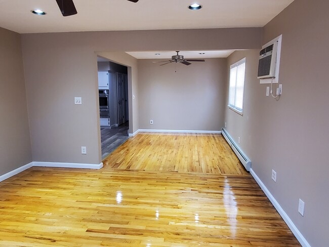Building Photo - 133 Collard St