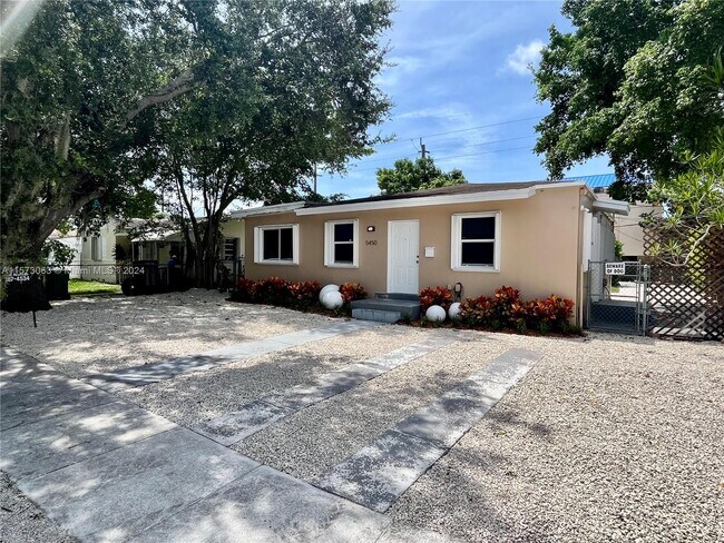 Foto del edificio - 5450 SW 7th St