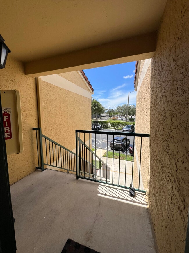 Foto del edificio - 899 Riverside Dr