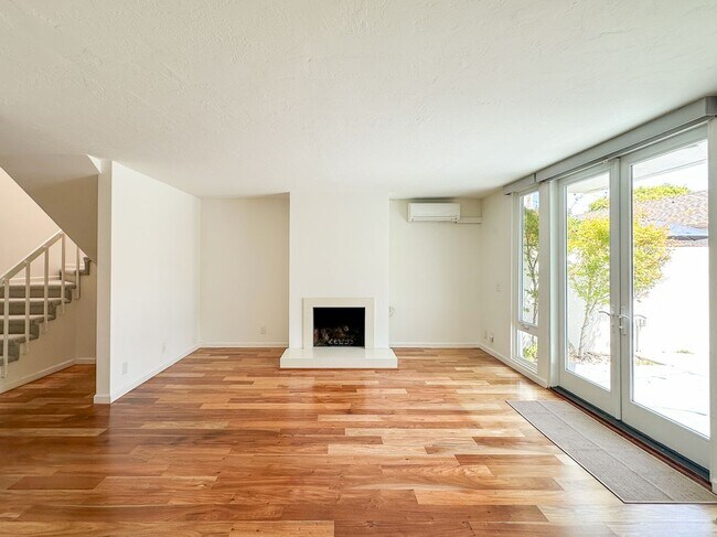 Building Photo - 16492 Harbour Ln