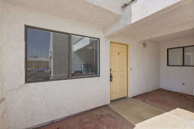 Building Photo - 28705 Ave La Paz
