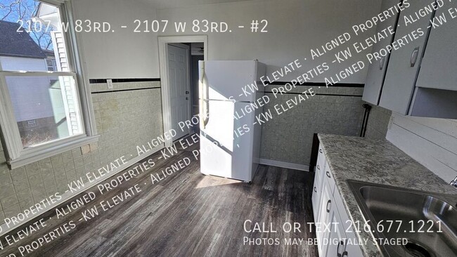 Foto del edificio - 2 bed 1 bath on 2nd Floor!