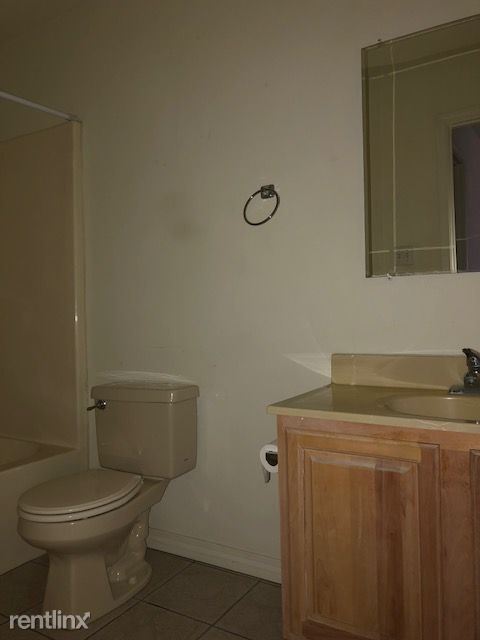 Building Photo - 1 br, 1 bath Apartment - 1207 22nd St Apt 2