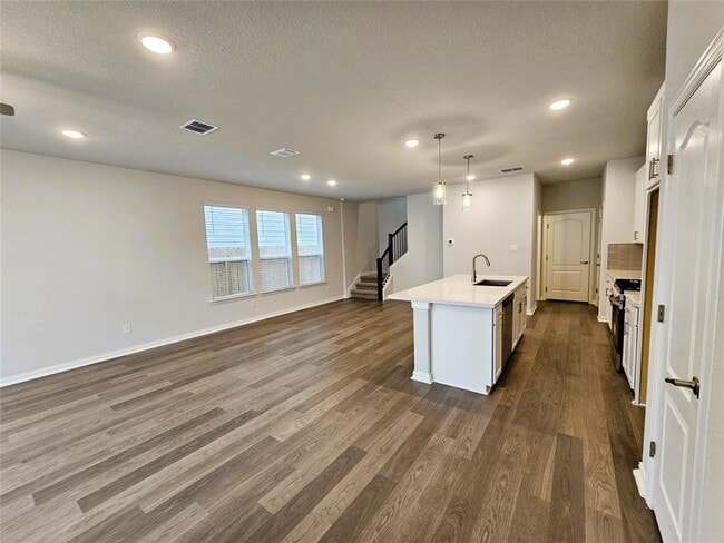 Building Photo - 104 Greinert Dr