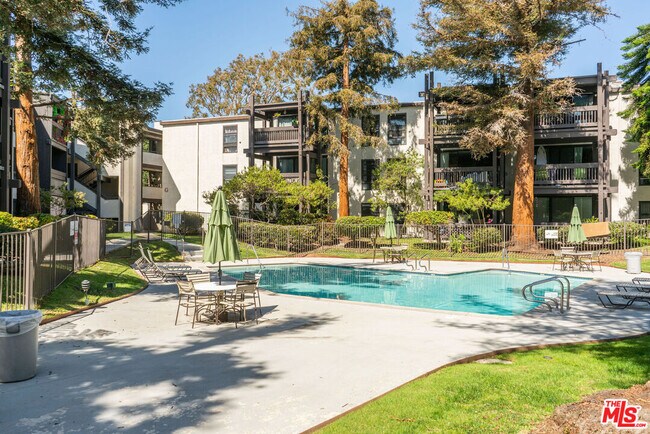 Foto del edificio - 7742 Redlands St