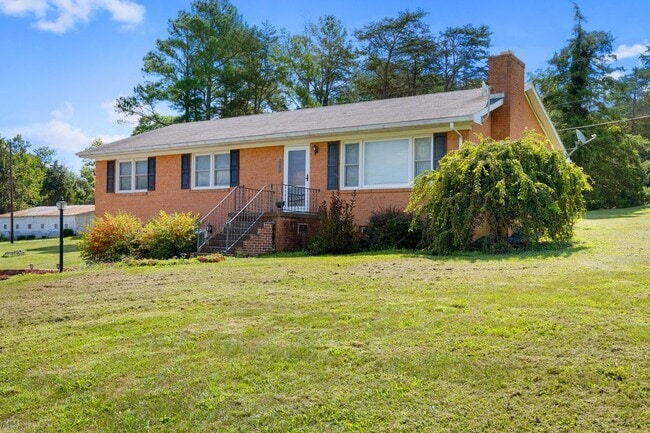 Building Photo - 26182 Old Valley Pike