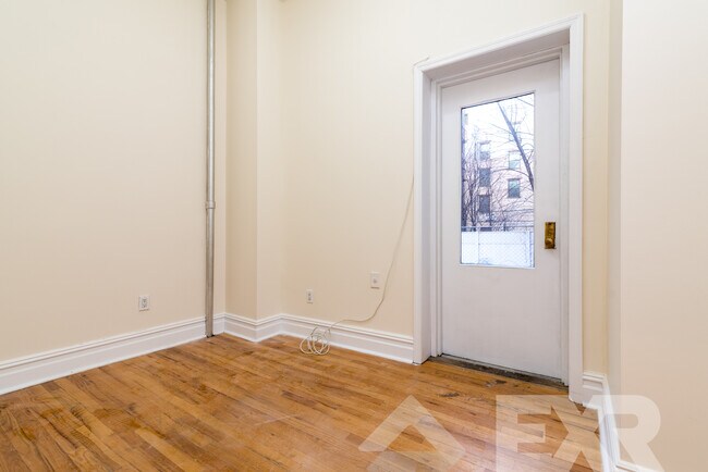 Foto del edificio - 803 Nostrand Ave