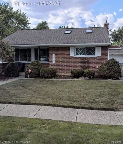 Primary Photo - 21039 Danbury St