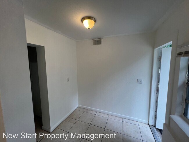 Foto del edificio - 3 br, 1 bath House - 2118 9th Ave E