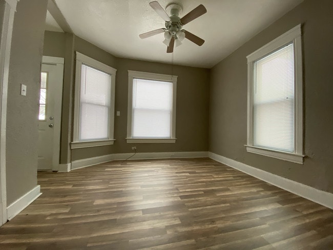 Building Photo - 510 W 7th St