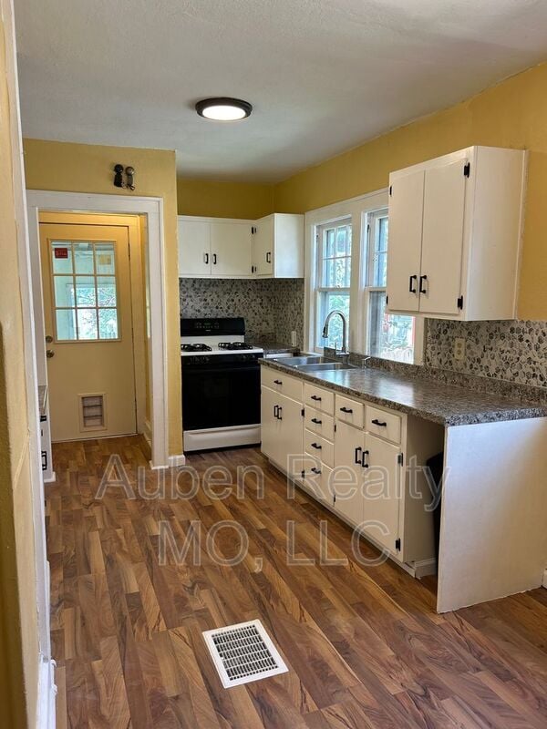 Building Photo - 5514 Harrison St