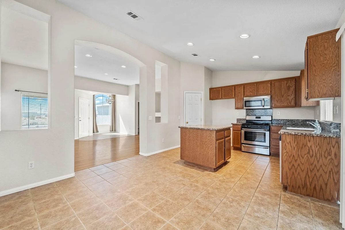 Foto del edificio - 8497 Tamarack Ave
