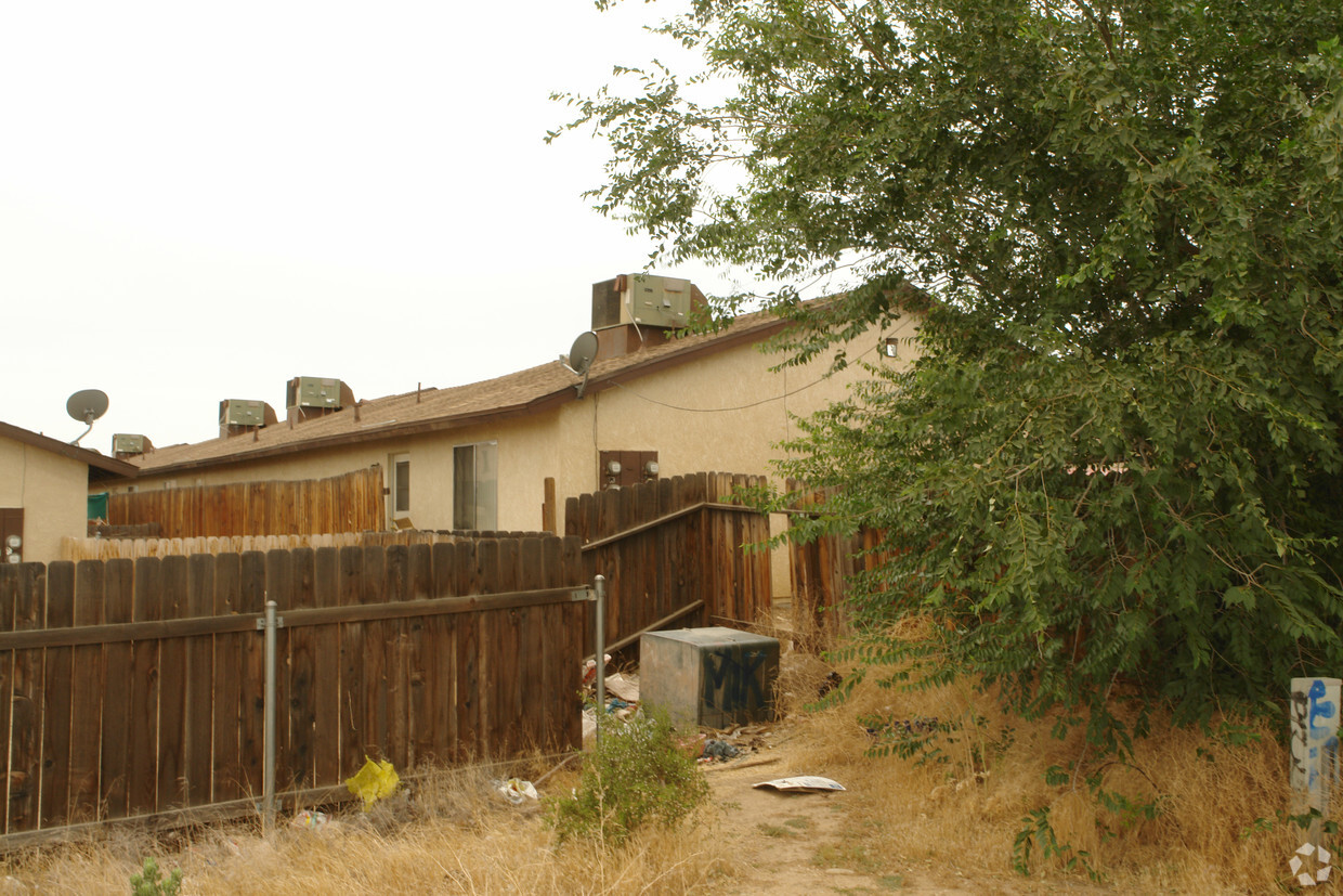 Building Photo - 15952 Sequoia Ave