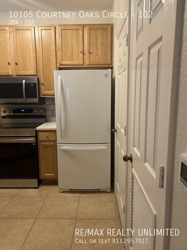 Foto del edificio - 10105 Courtney Oaks Cir