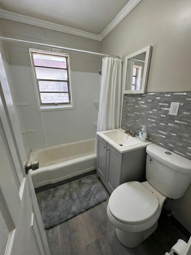 Building Photo - 303 Hay St