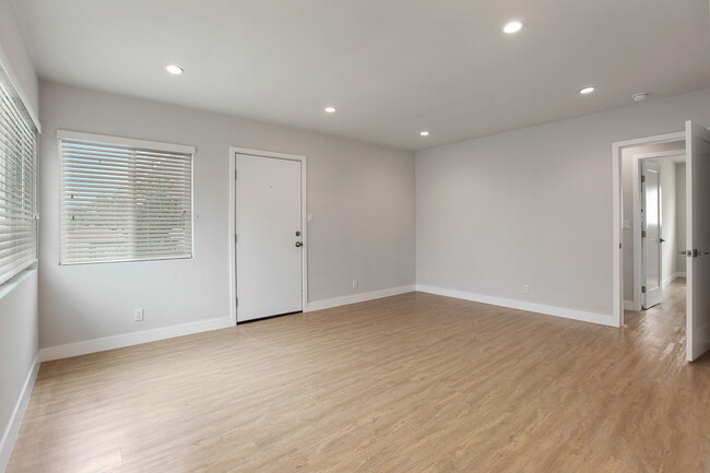 Building Photo - 4808 Saturn St