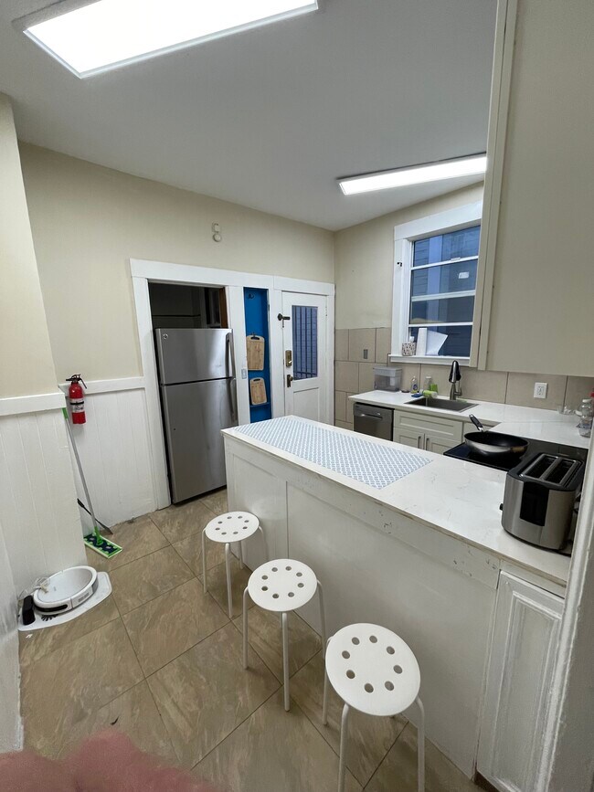 Building Photo - 2345 Fulton St