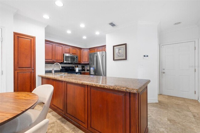 Building Photo - 2918 W Gandy Blvd