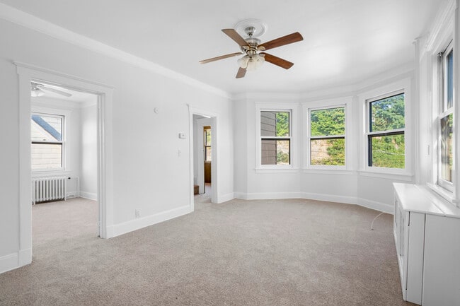 Building Photo - 124 Pelham St