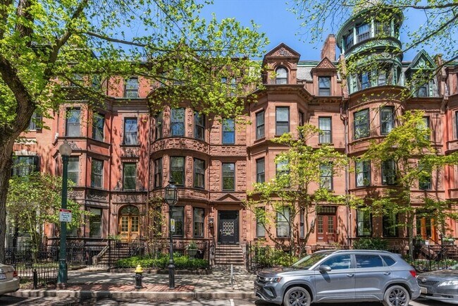 Building Photo - 389 Commonwealth Ave