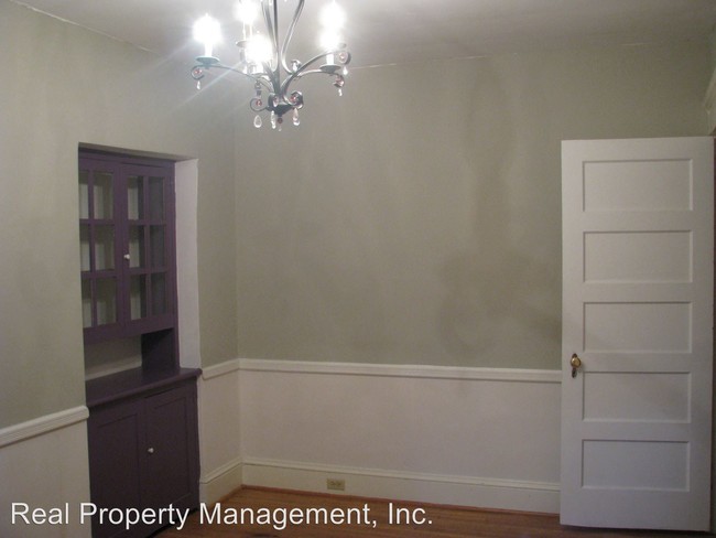 Interior Photo - 432 3rd St NE