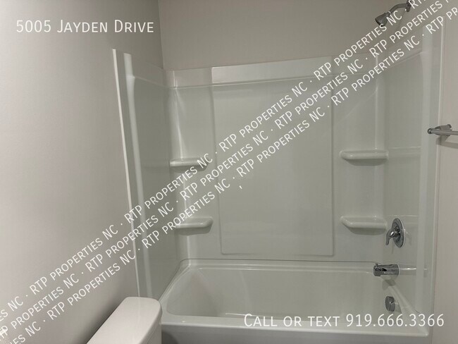 Foto del edificio - 5005 Jayden Drive