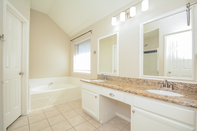 Building Photo - 14931 Chestnut Falls Dr