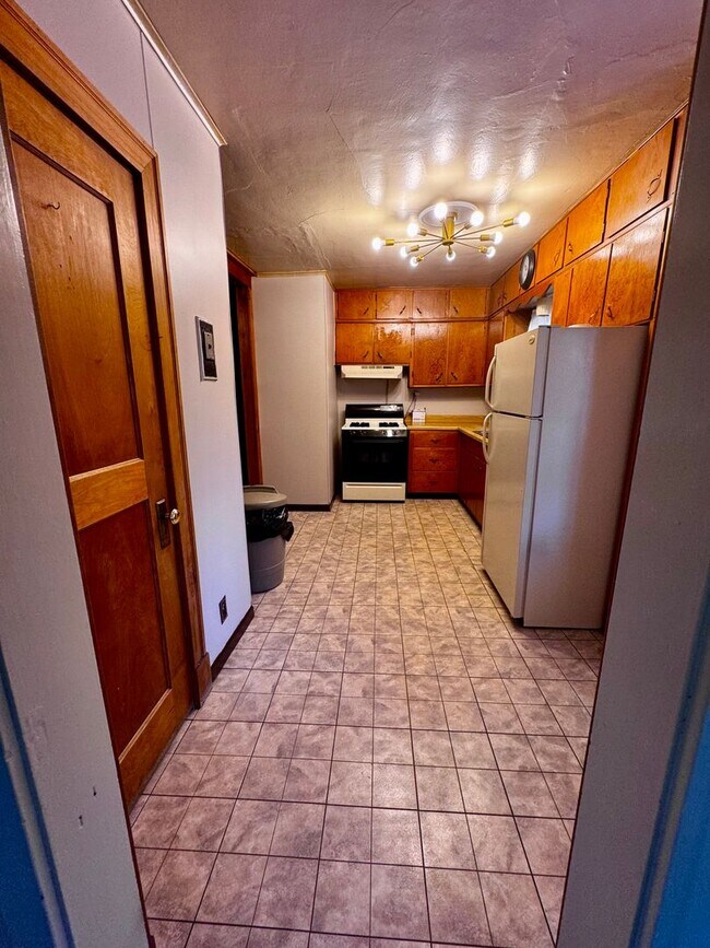 Building Photo - $1,250 - 2 Bed/1 Bath Single Family Home i...