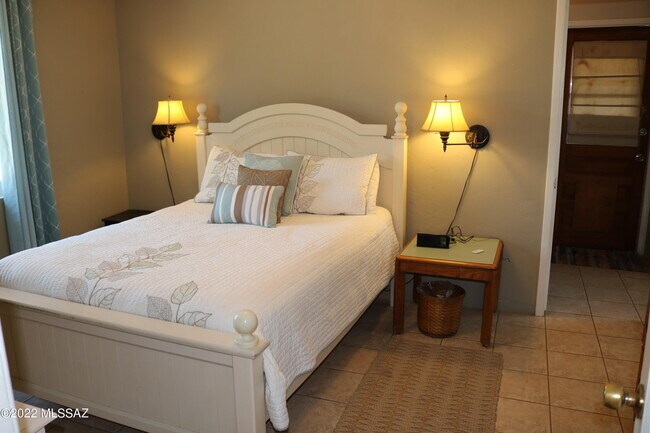Foto del edificio - 4825 E 18th St