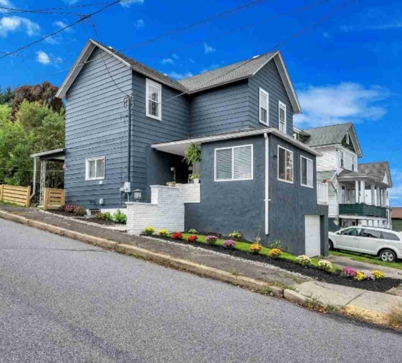 Primary Photo - 301 McLean St