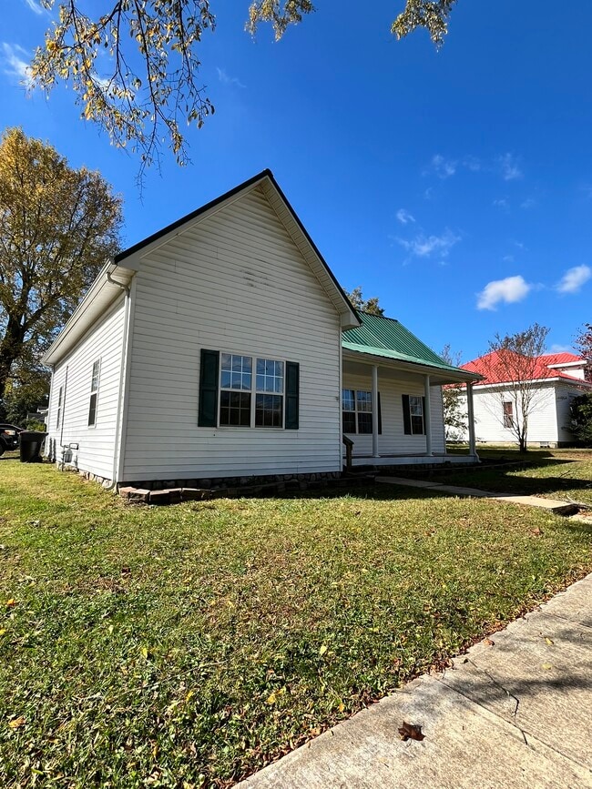 Building Photo - 410 SW Atlantic St