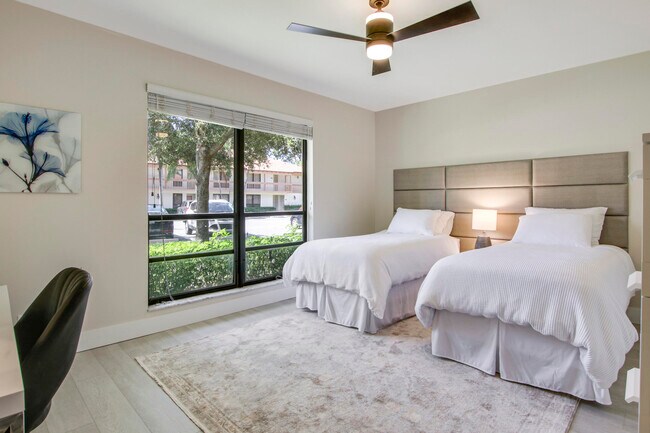 Foto del edificio - 512 Brackenwood Pl