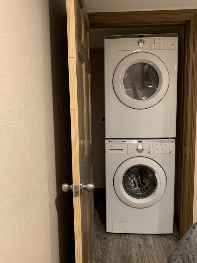 In Unit Washer and Dryer - 3256 Alcott St