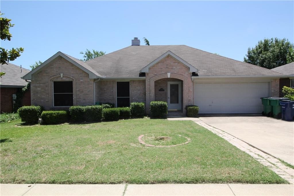 Primary Photo - 1017 Ridgecrest Dr