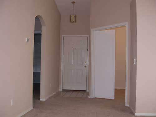 Building Photo - NICE 3 BED, 2 BATH HOME LOCATED NEAR 67TH ...