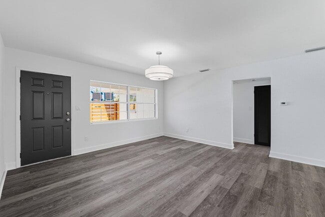 Building Photo - 2491 Coronado Way