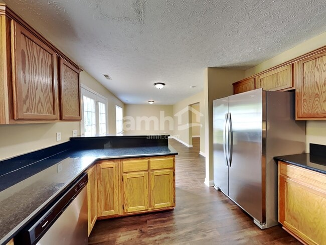 Building Photo - 6012 Mountview Dr