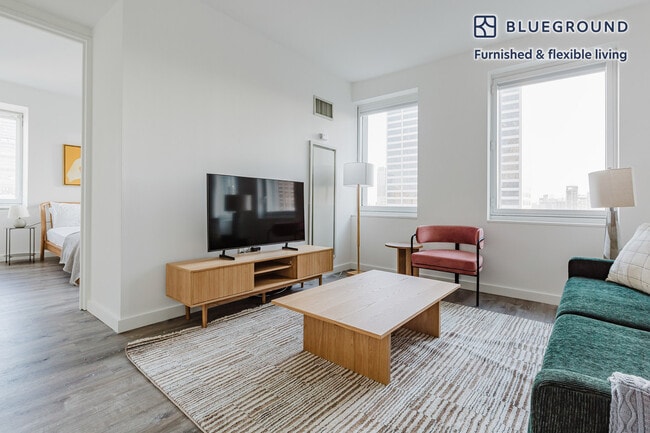 Foto del edificio - 70 W 45th St