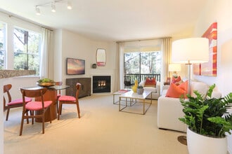 Newport Bluffs Apartment Village photo'