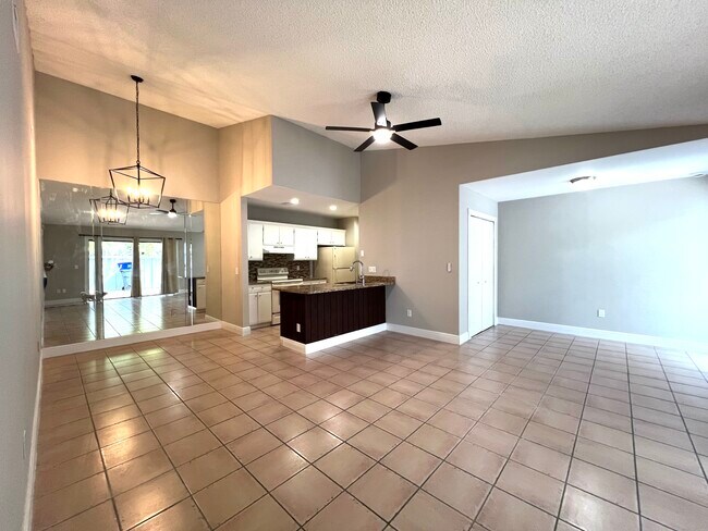 Foto del edificio - 1077 Goldenrod Rd
