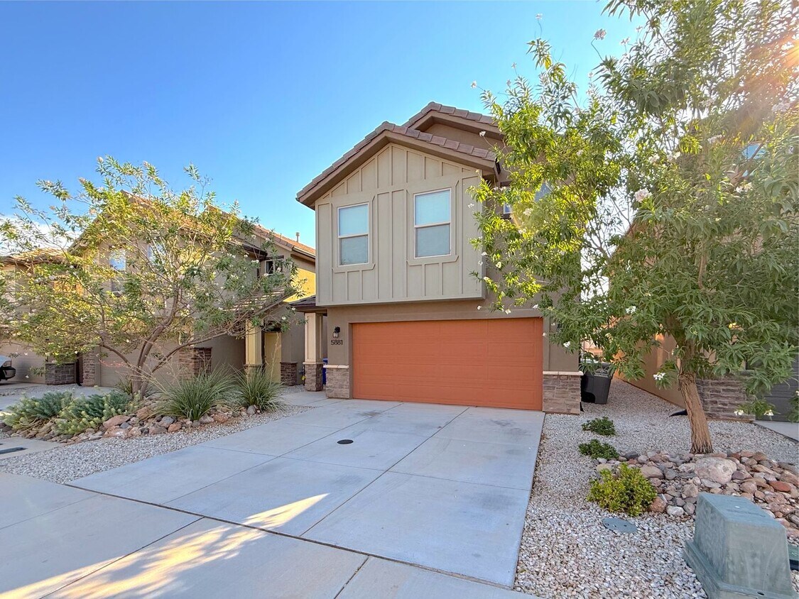 Primary Photo - 4 Bed, 2.5 Bath home with 2 Car Garage
