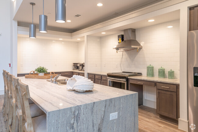 Cocina en el salón social - Seaside Lodge at Chesapeake Bay