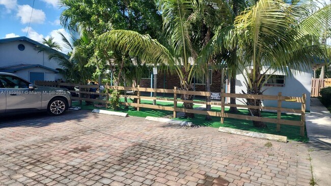 Foto del edificio - 729 NE 6th St